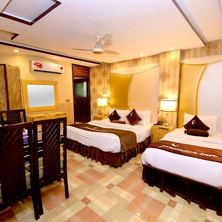 Premier Inn Gulberg Lahore Esterno foto