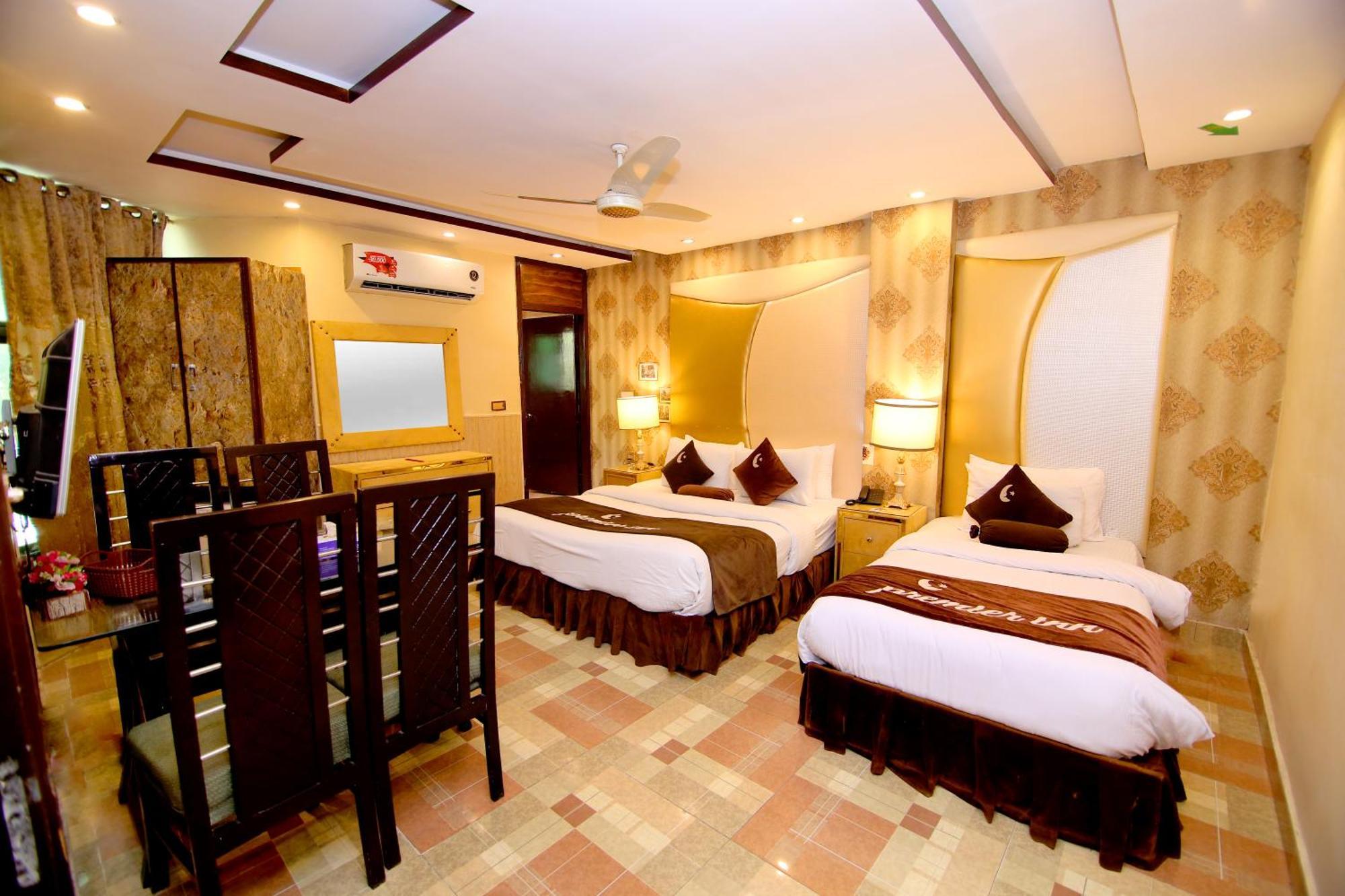 Premier Inn Gulberg Lahore Esterno foto