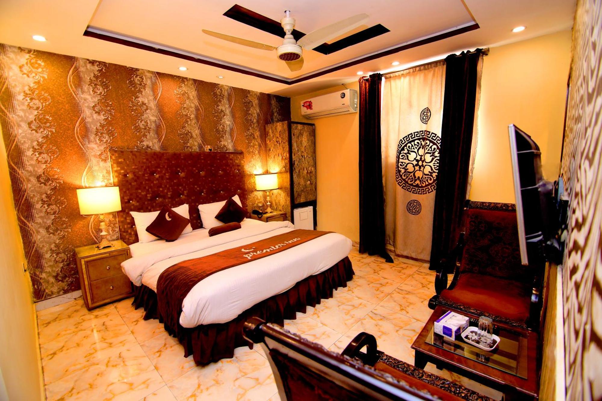 Premier Inn Gulberg Lahore Esterno foto