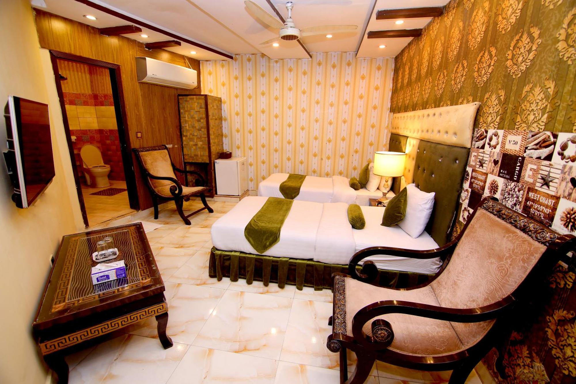 Premier Inn Gulberg Lahore Esterno foto