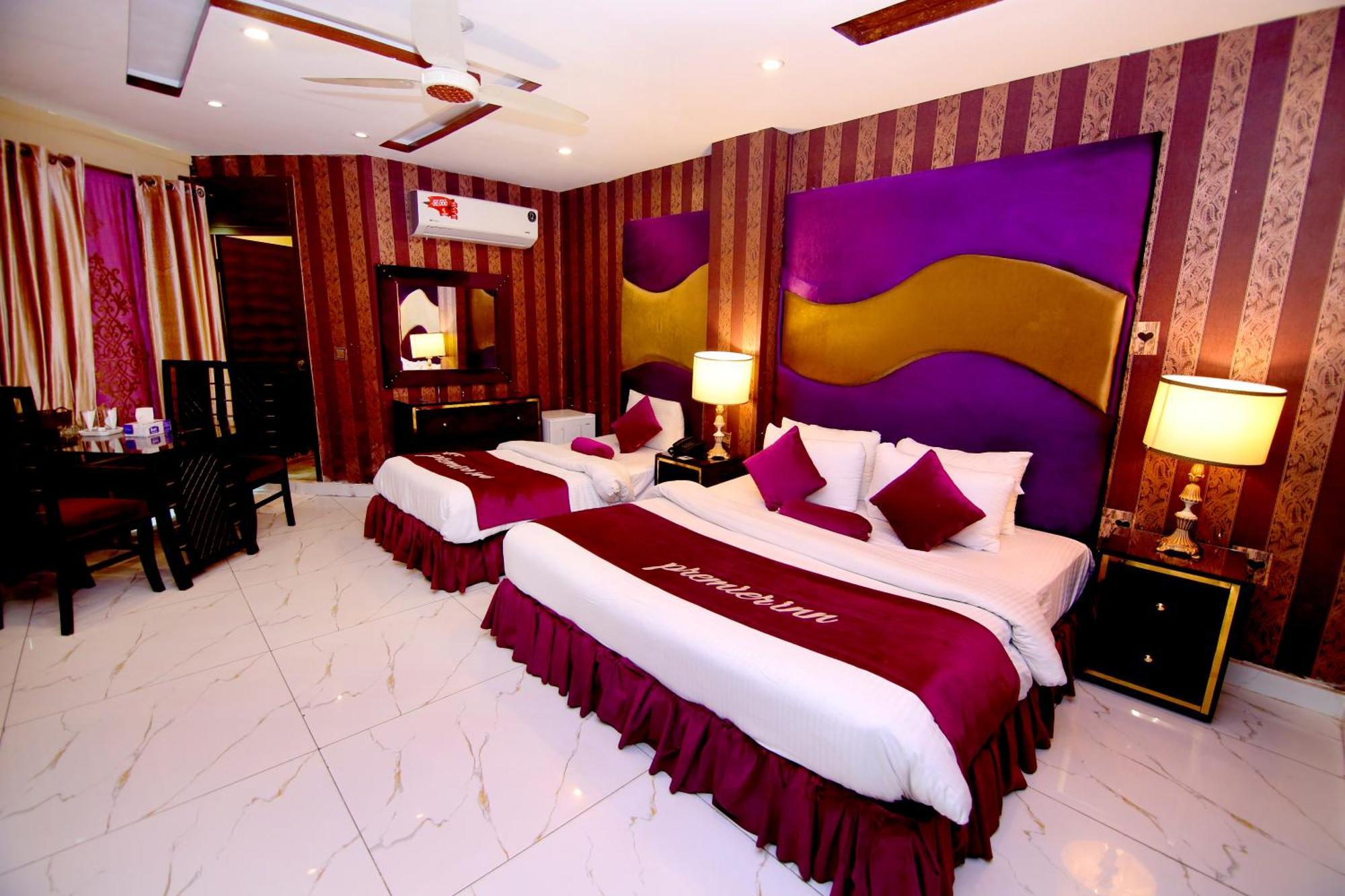 Premier Inn Gulberg Lahore Esterno foto