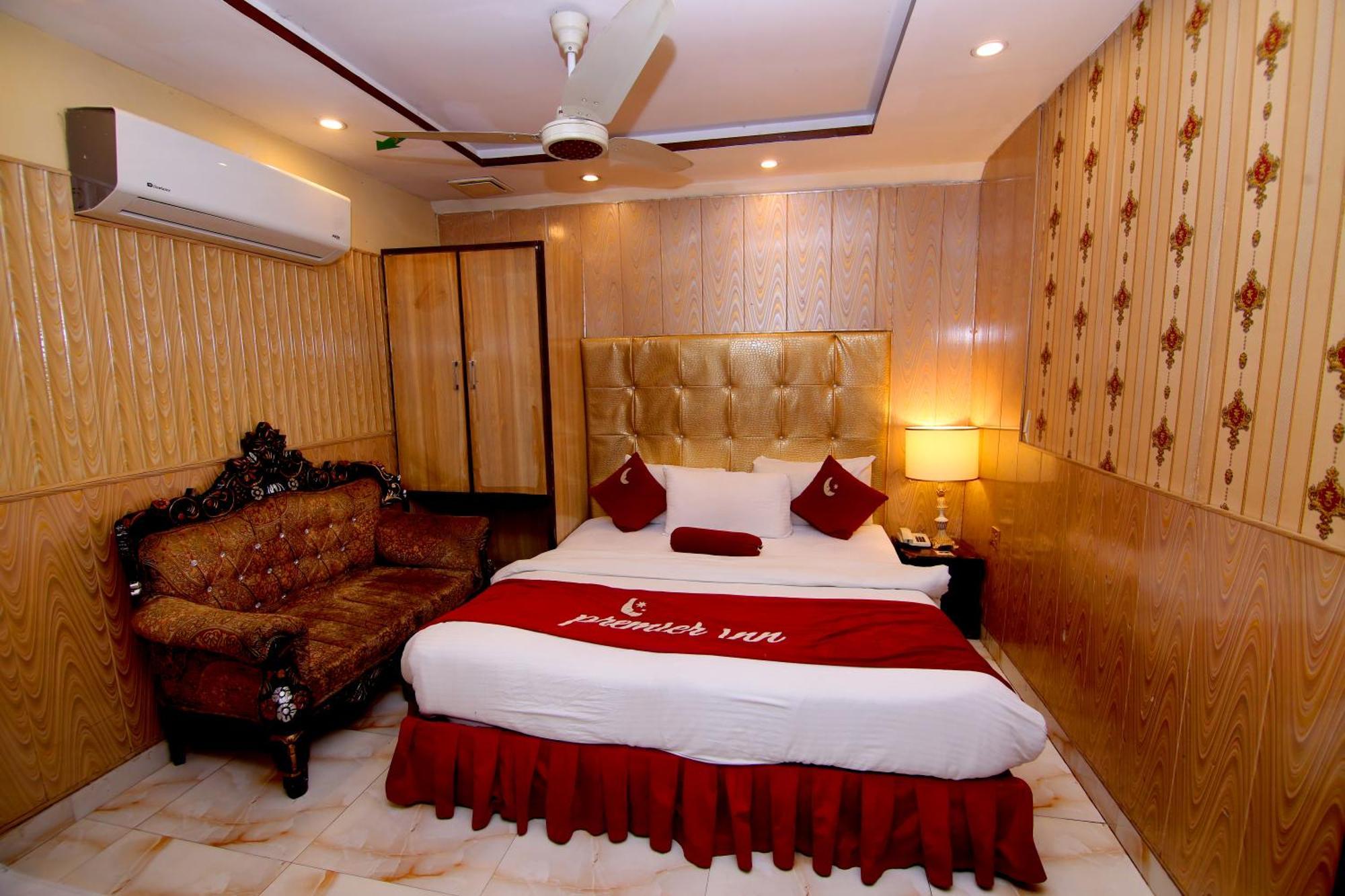 Premier Inn Gulberg Lahore Esterno foto