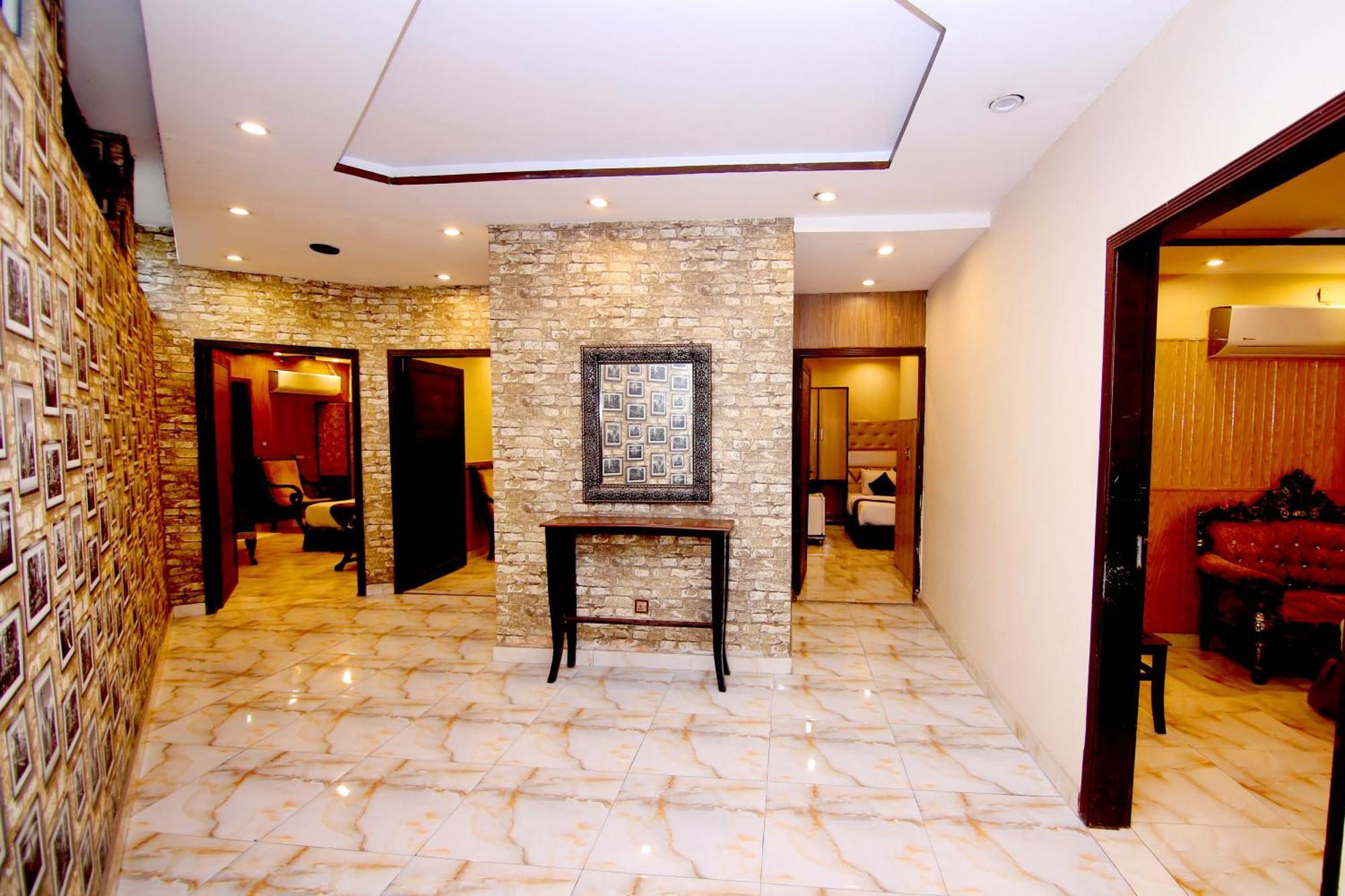Premier Inn Gulberg Lahore Esterno foto