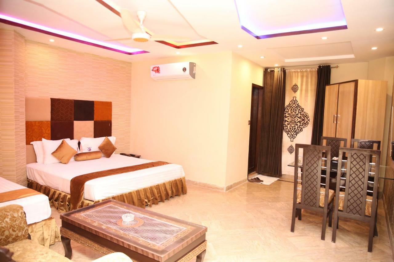 Premier Inn Gulberg Lahore Esterno foto
