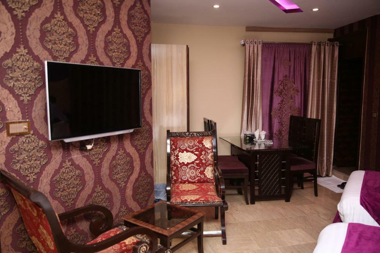 Premier Inn Gulberg Lahore Esterno foto