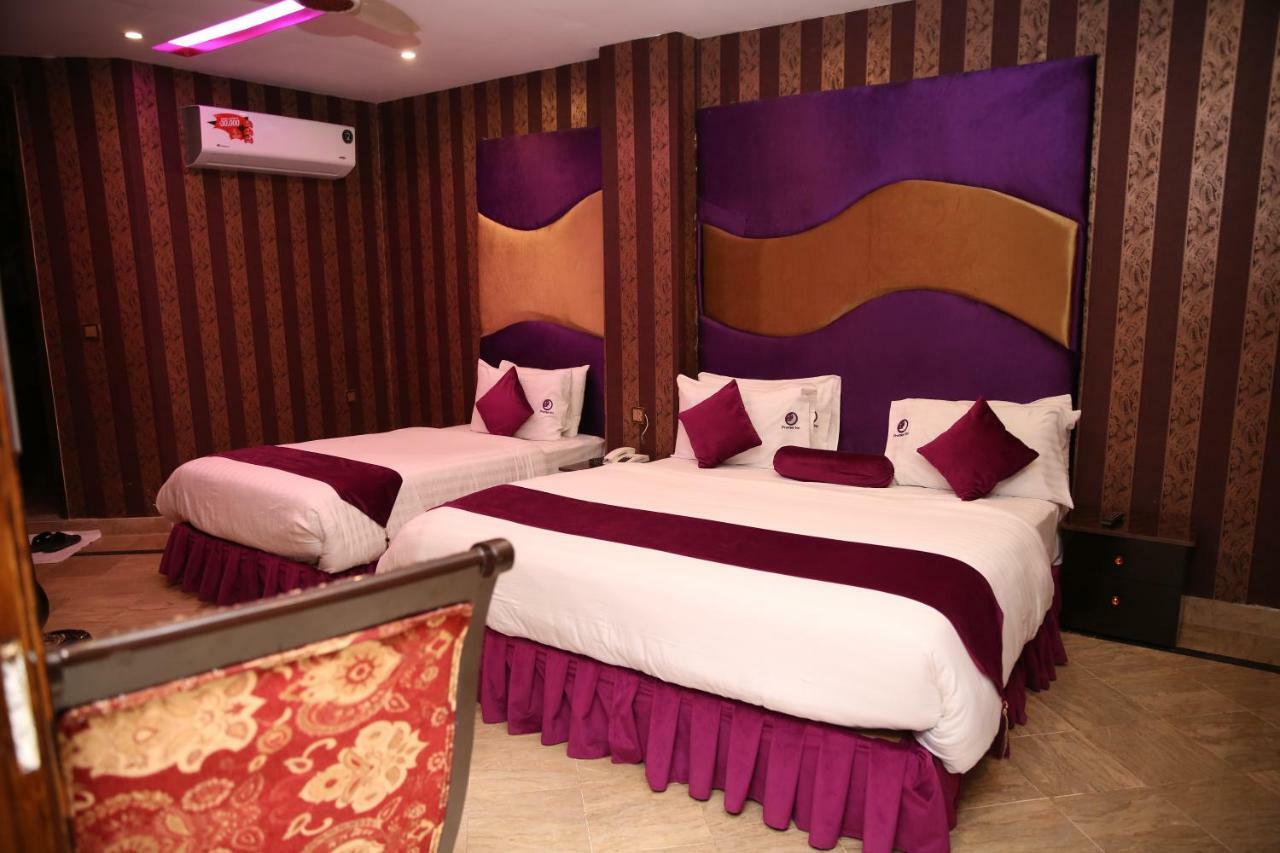 Premier Inn Gulberg Lahore Esterno foto