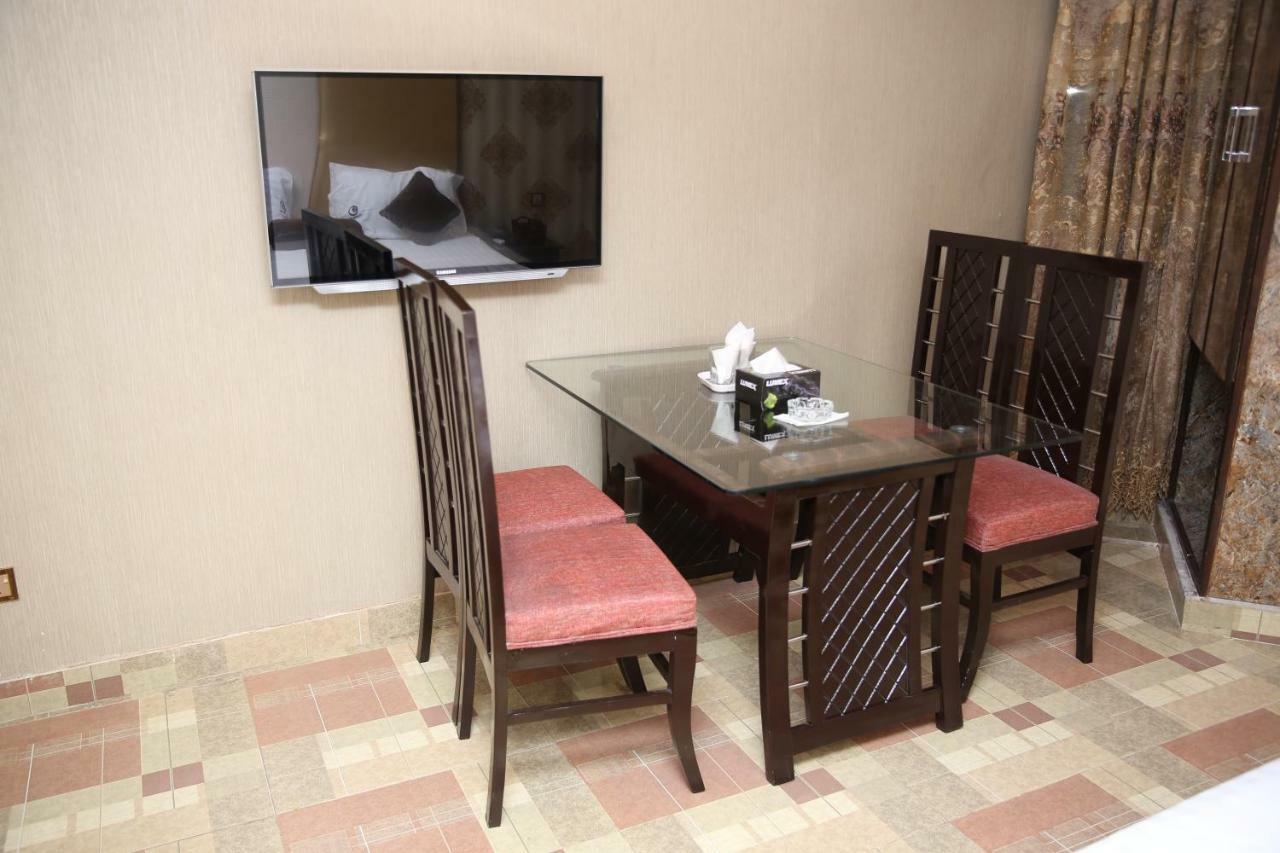 Premier Inn Gulberg Lahore Esterno foto
