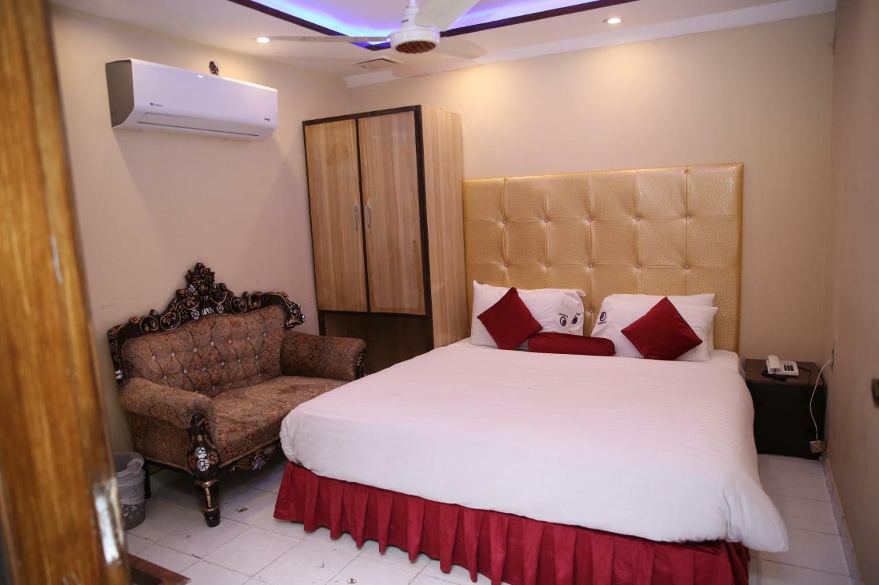 Premier Inn Gulberg Lahore Esterno foto