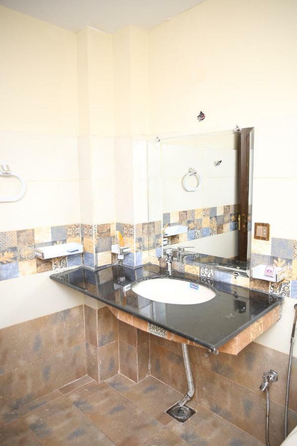 Premier Inn Gulberg Lahore Esterno foto