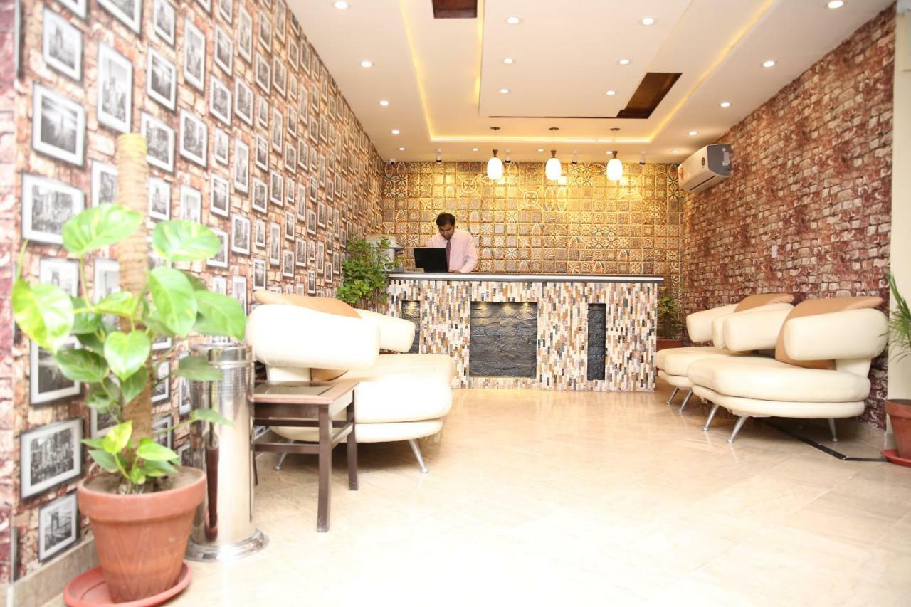 Premier Inn Gulberg Lahore Esterno foto