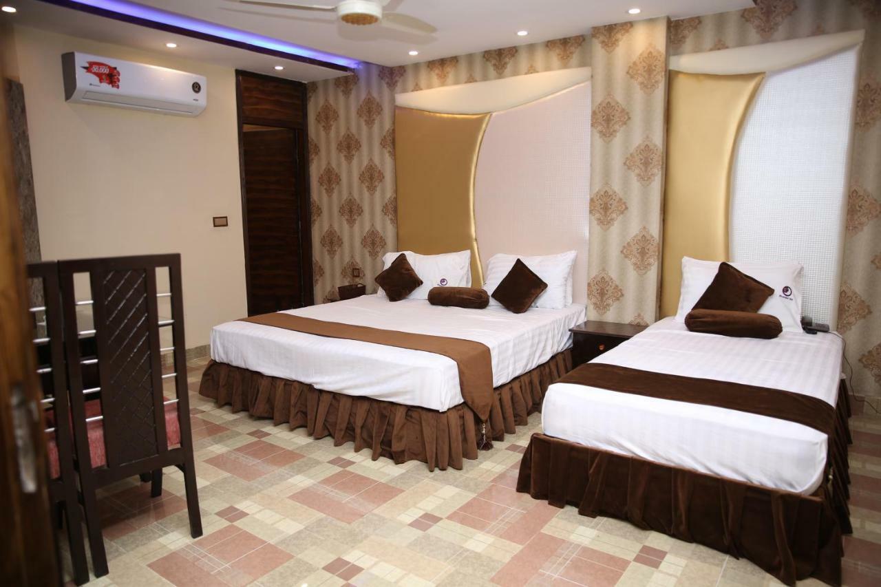 Premier Inn Gulberg Lahore Esterno foto