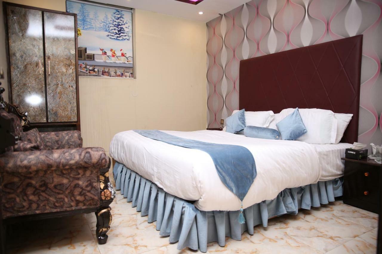 Premier Inn Gulberg Lahore Esterno foto