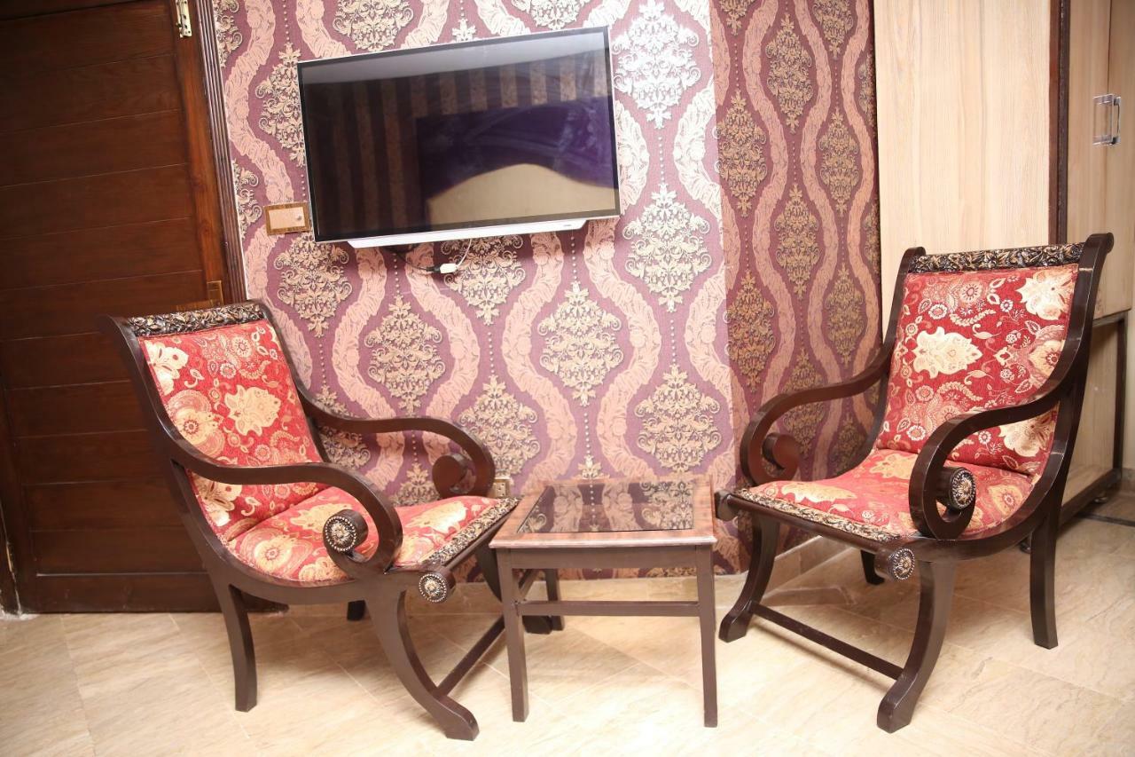 Premier Inn Gulberg Lahore Esterno foto