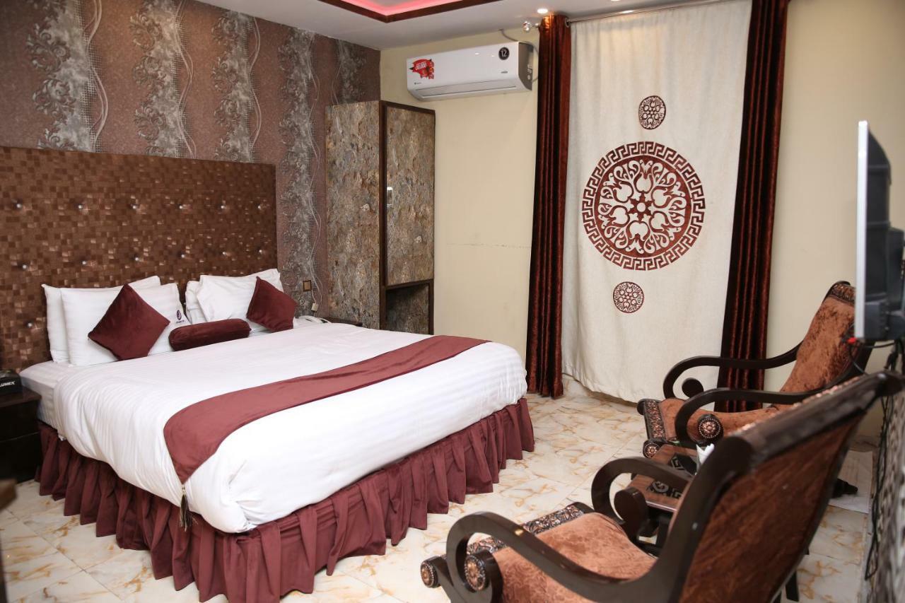 Premier Inn Gulberg Lahore Esterno foto