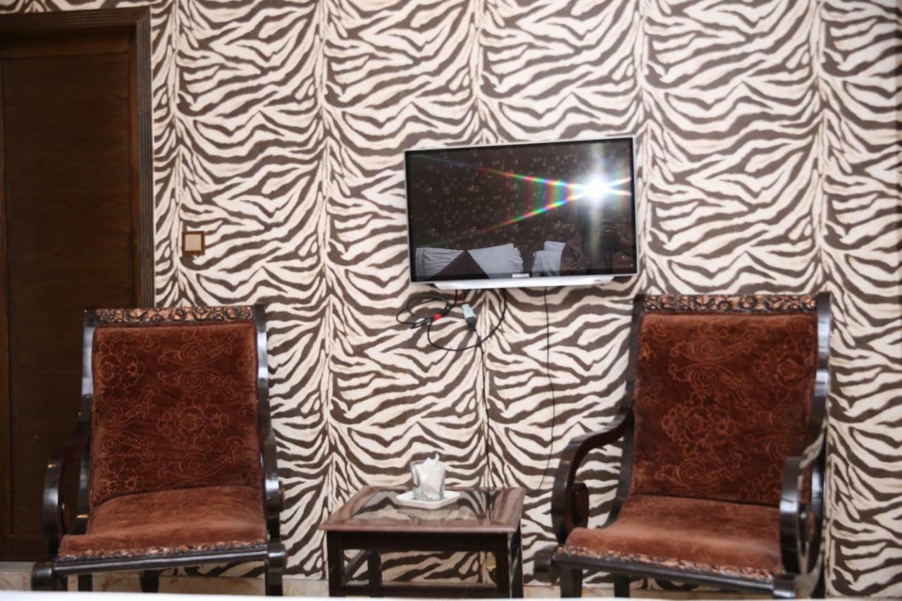 Premier Inn Gulberg Lahore Esterno foto