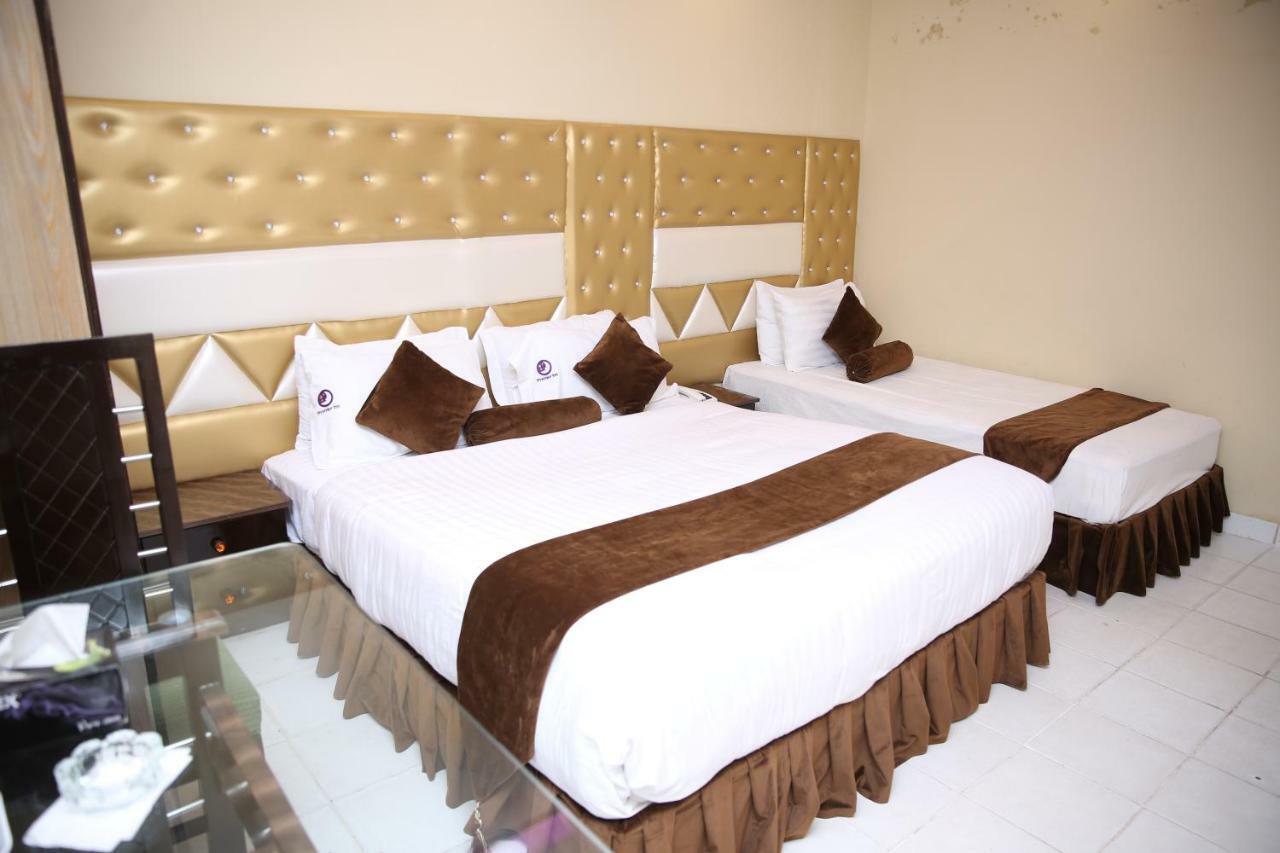 Premier Inn Gulberg Lahore Esterno foto