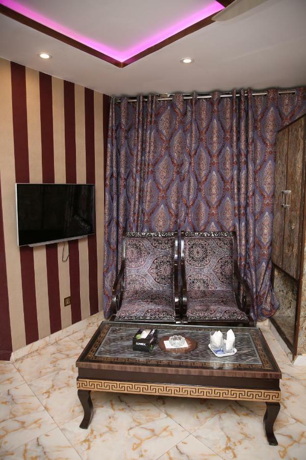 Premier Inn Gulberg Lahore Esterno foto