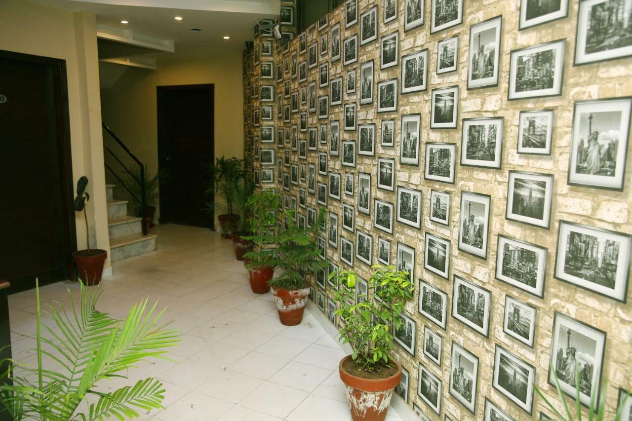 Premier Inn Gulberg Lahore Esterno foto