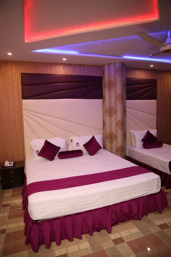 Premier Inn Gulberg Lahore Esterno foto